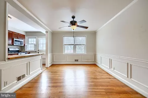 Living - 146 Dumbarton Rd, Baltimore, MD 21212 photo 5 of 9