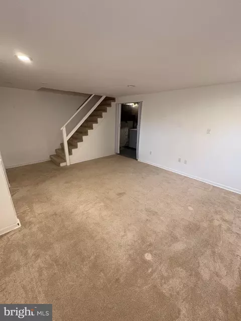 Living - 146 Dumbarton Rd, Baltimore, MD 21212 photo 7 of 9