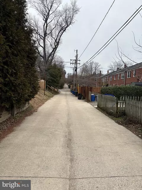 Entry Way - 146 Dumbarton Rd, Baltimore, MD 21212 photo 2 of 2