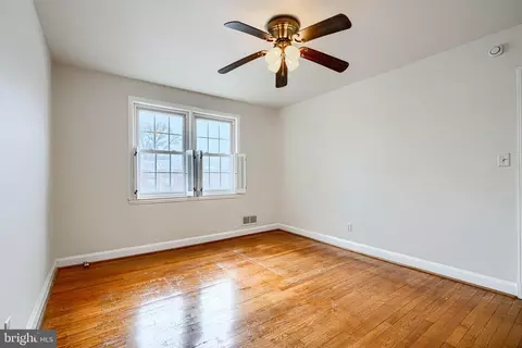 Bedroom - 146 Dumbarton Rd, Baltimore, MD 21212 photo 2 of 10