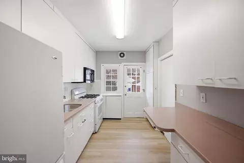 Entry Way - 214 Murdock Rd, Baltimore, MD 21212 photo 3 of 5