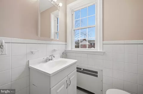 Bath - 214 Murdock Rd, Baltimore, MD 21212 photo 2 of 3
