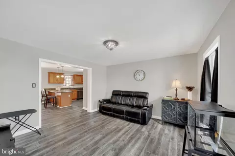 Entry Way - 15910 Dark Hollow Rd, Upperco, MD 21155 photo 2 of 5