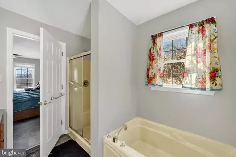 Entry Way - 15910 Dark Hollow Rd, Upperco, MD 21155 photo 4 of 5