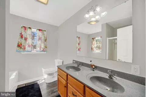 Bath - 15910 Dark Hollow Rd, Upperco, MD 21155 photo 1 of 1