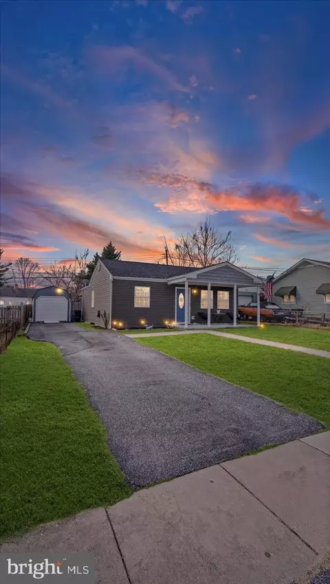 18 Blister St, Middle River, MD 21220