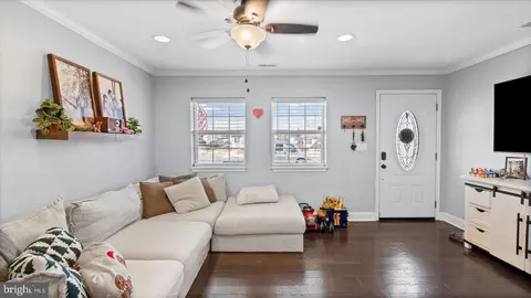 Entry Way - 18 Blister St, Middle River, MD 21220 photo 4 of 11