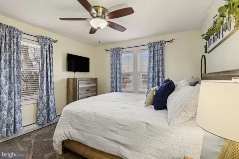 Bedroom - 6807 N Point Rd, Sparrows Point, MD 21219 photo 2 of 4