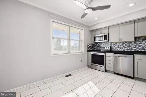 8 Middleview Ct, Windsor Mill, MD 21244 photo 13