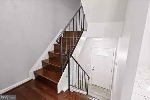 8 Middleview Ct, Windsor Mill, MD 21244 photo 7