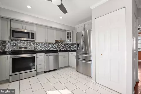 8 Middleview Ct, Windsor Mill, MD 21244 photo 14