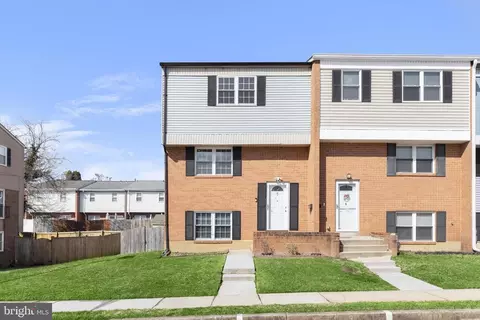 8 Middleview Ct, Windsor Mill, MD 21244