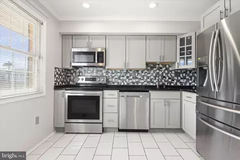 8 Middleview Ct, Windsor Mill, MD 21244 photo 12
