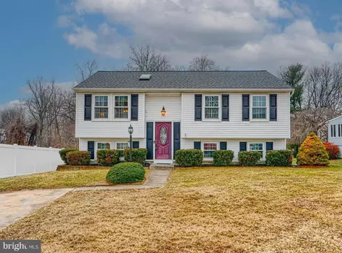 8908 Golden Tree Ln, Essex, MD 21221
