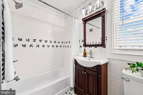 Bath - 13 Elmont Ave, Baltimore, MD 21206 photo 1 of 2