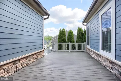 Exterior - 6910 Summit Cir, Baltimore, MD 21239 photo 8 of 10