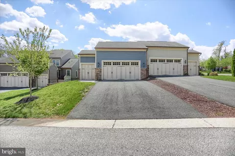 Exterior - 6910 Summit Cir, Baltimore, MD 21239 photo 6 of 10