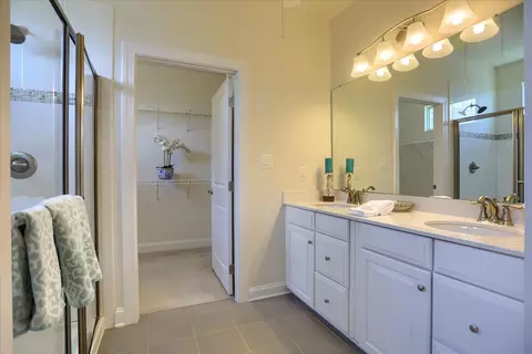 Bath - 6910 Summit Cir, Baltimore, MD 21239 photo 2 of 5