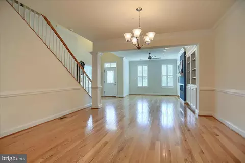 Living - 6910 Summit Cir, Baltimore, MD 21239 photo 5 of 6