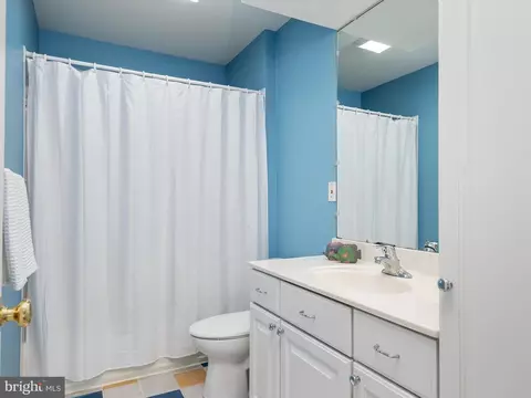 Bath - 9003 Chesapeake Ave, Sparrows Point, MD 21219 photo 4 of 4