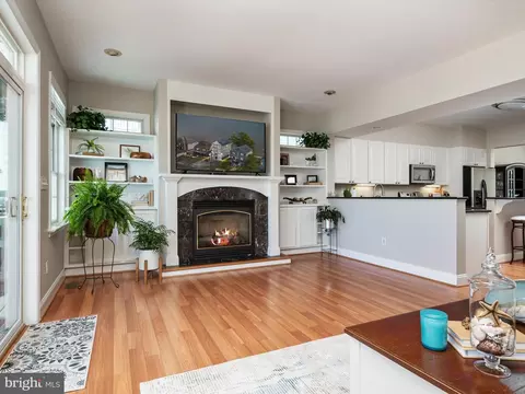 Living - 9003 Chesapeake Ave, Sparrows Point, MD 21219 photo 2 of 4