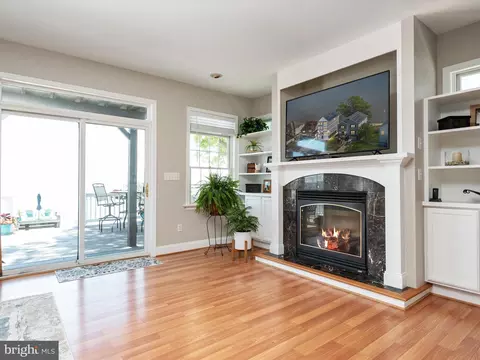 Living - 9003 Chesapeake Ave, Sparrows Point, MD 21219 photo 1 of 4
