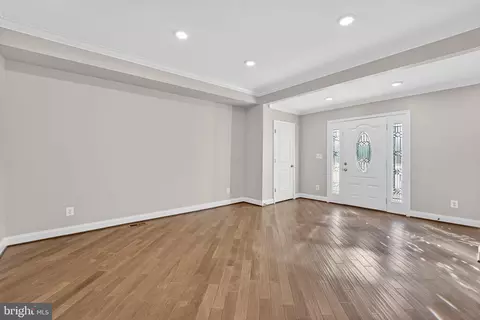 Living - 418 1st Ave, Halethorpe, MD 21227 photo 2 of 3