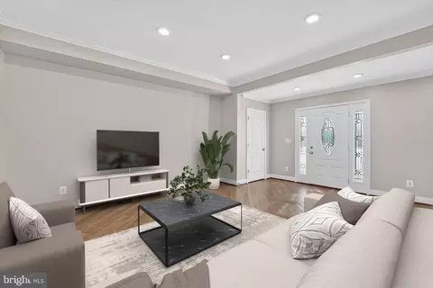 Living - 418 1st Ave, Halethorpe, MD 21227 photo 3 of 3