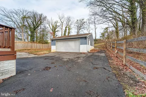 Exterior - 418 1st Ave, Halethorpe, MD 21227 photo 3 of 4