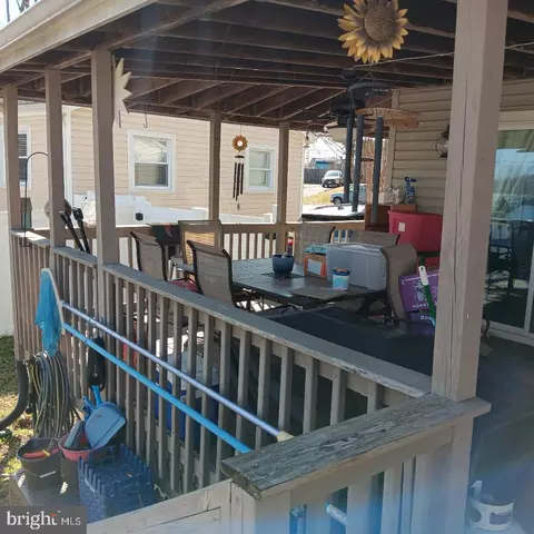 Exterior - 33 Left Wing Dr, Middle River, MD 21220 photo 4 of 5