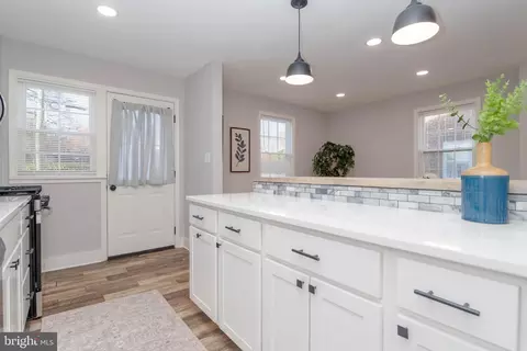 Entry Way - 136 Dumbarton Rd, Baltimore, MD 21212 photo 3 of 7