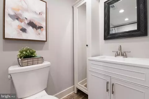 Bath - 136 Dumbarton Rd, Baltimore, MD 21212 photo 3 of 4