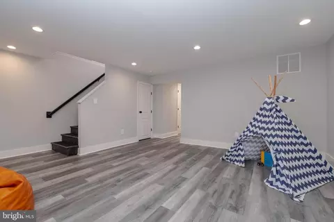 Entry Way - 136 Dumbarton Rd, Baltimore, MD 21212 photo 4 of 7