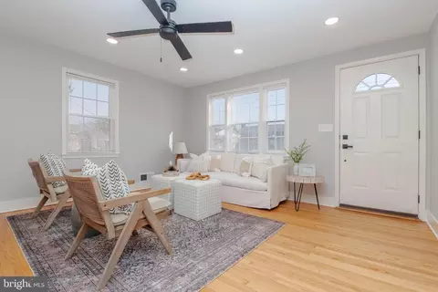 Living - 136 Dumbarton Rd, Baltimore, MD 21212 photo 2 of 2