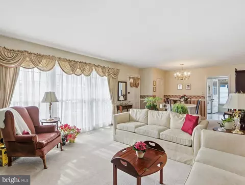 Living - 2812 Florida Ave, Halethorpe, MD 21227 photo 3 of 3
