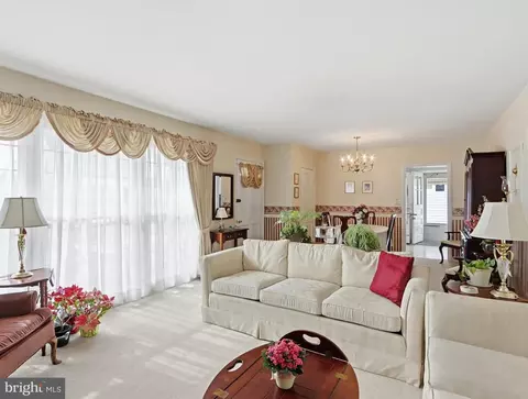 Living - 2812 Florida Ave, Halethorpe, MD 21227 photo 2 of 3
