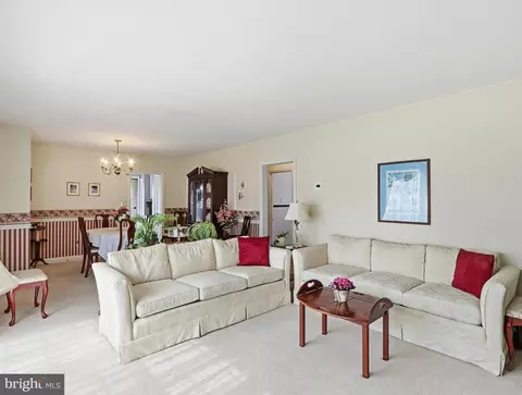 Living - 2812 Florida Ave, Halethorpe, MD 21227 photo 1 of 3