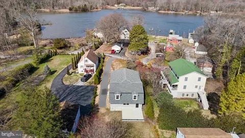 2507 Island View Rd, Essex, MD 21221