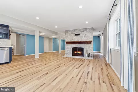 Living - 901 Navy Rd, Towson, MD 21204 photo 4 of 5