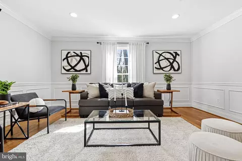 Living - 901 Navy Rd, Towson, MD 21204 photo 2 of 5