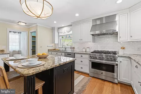Kitchen - 901 Navy Rd, Towson, MD 21204 photo 3 of 5
