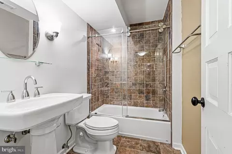 Bath - 901 Navy Rd, Towson, MD 21204 photo 6 of 6