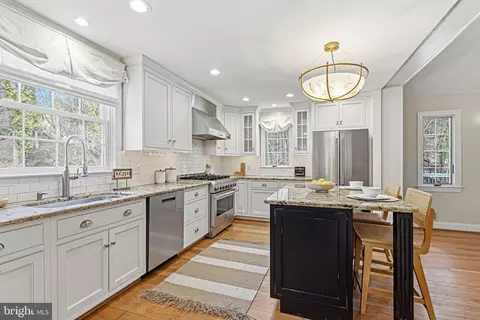 Kitchen - 901 Navy Rd, Towson, MD 21204 photo 2 of 5