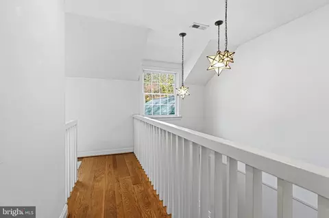 Entry Way - 901 Navy Rd, Towson, MD 21204 photo 4 of 6