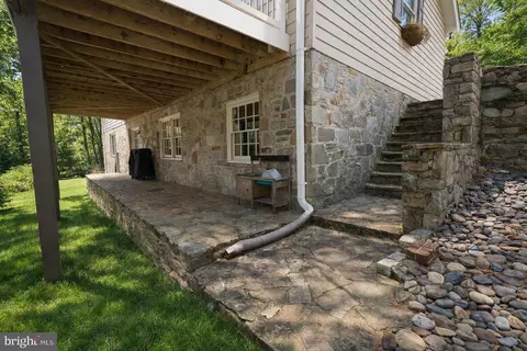 Exterior - 901 Navy Rd, Towson, MD 21204 photo 7 of 13