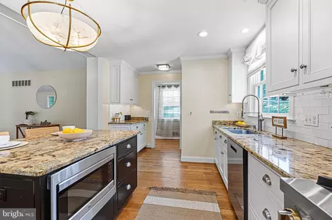 Kitchen - 901 Navy Rd, Towson, MD 21204 photo 4 of 5