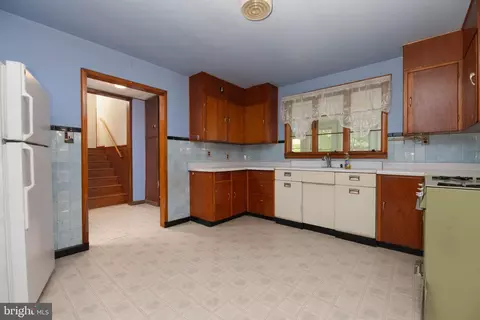 Entry Way - 12709 Eastern Ave, Middle River, MD 21220 photo 1 of 2