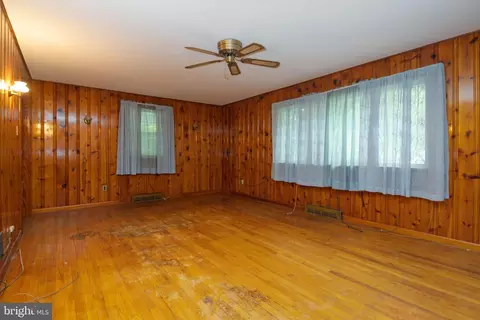 Living - 12709 Eastern Ave, Middle River, MD 21220 photo 4 of 4