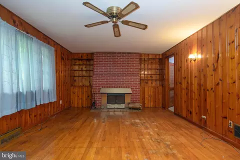 Living - 12709 Eastern Ave, Middle River, MD 21220 photo 1 of 4