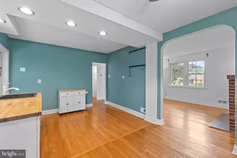 Entry Way - 6504 Crestwood, Baltimore, MD 21239 photo 2 of 3